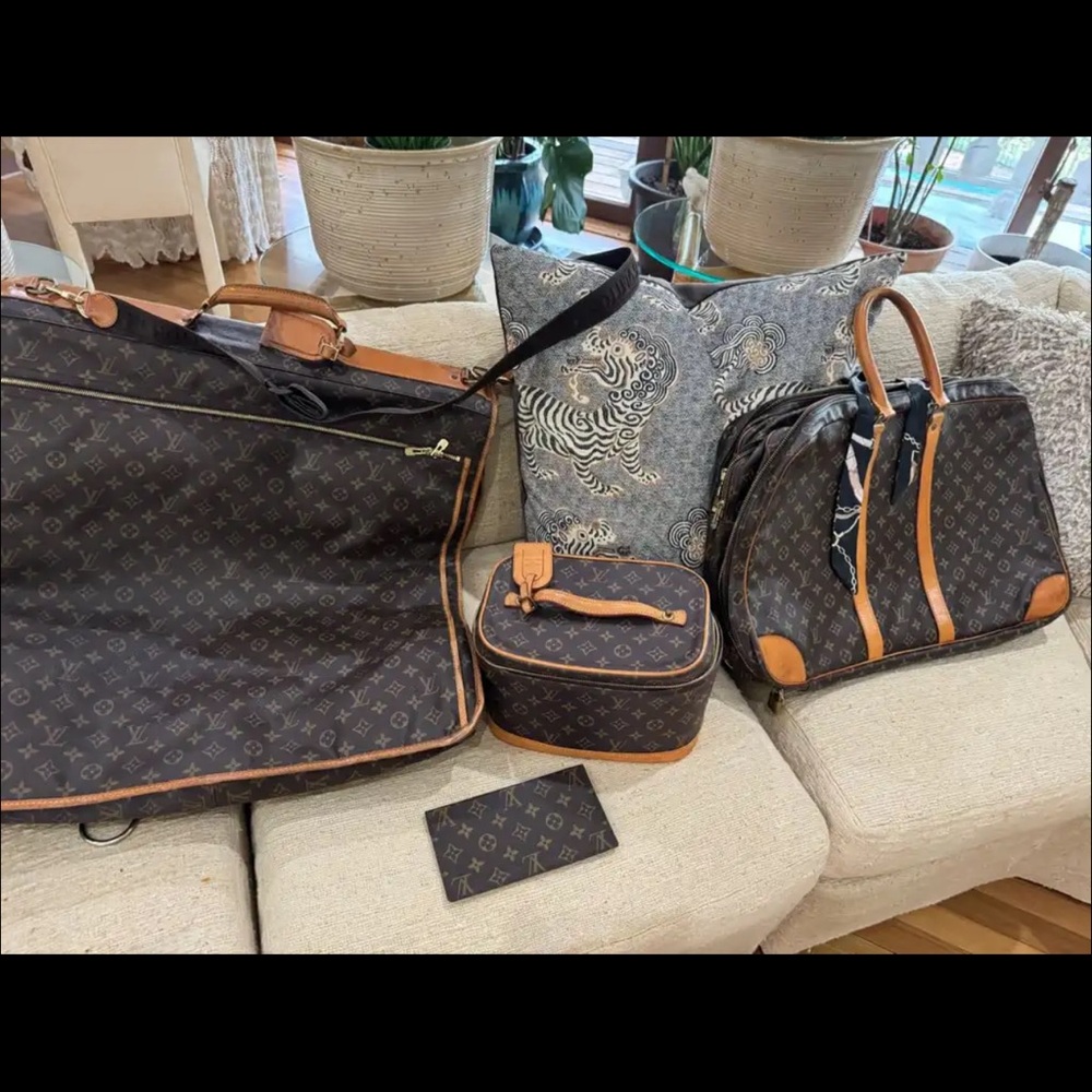 Need to sell! Taking offers!! Louis Vuitton Monogram Garment Travel Bag